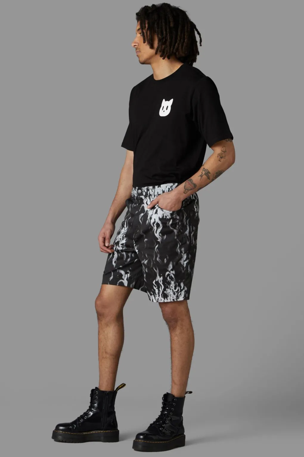Gothic Veil Short