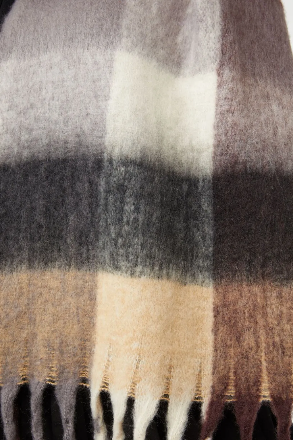 Snuggle Check Scarf